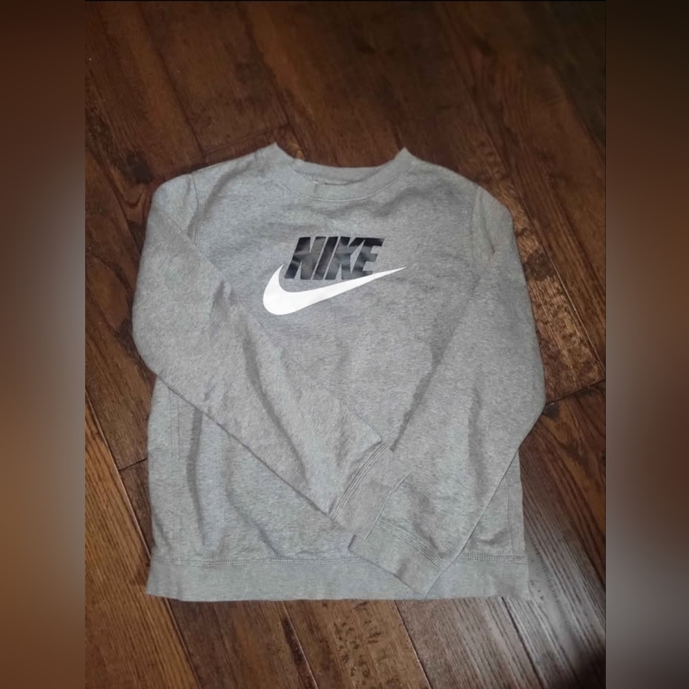 Nike Boys Crewneck Gray Sweater